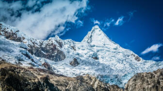 Der vergletscherte Fünftausender Alpamayo gilt als schönster Berg der Welt