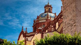 Kuppel der Kirche Santa Prisca in Taxco de Alarco in Mexiko