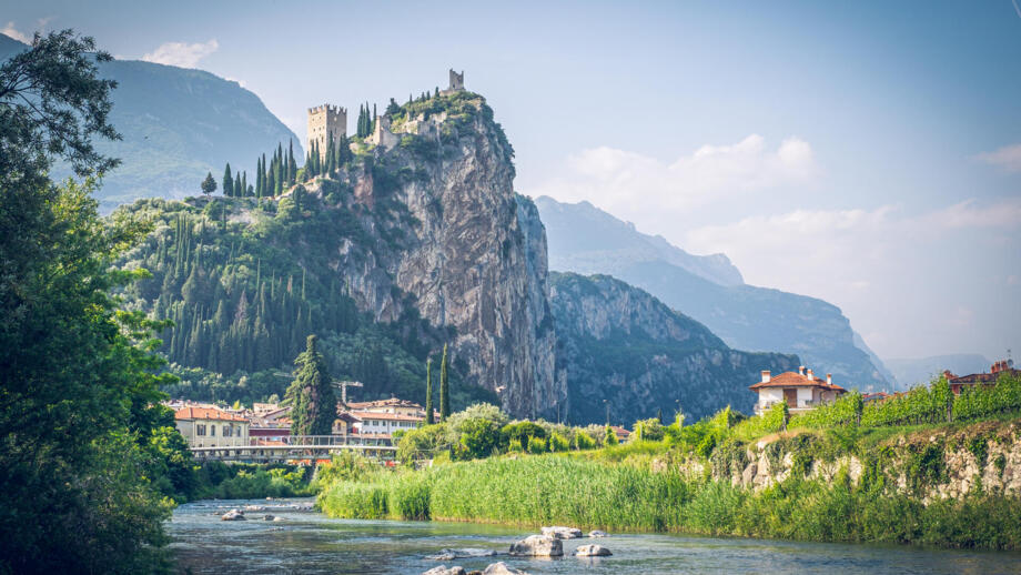 italien-arco-kshoehe-shutterstock-1522394306.jpg