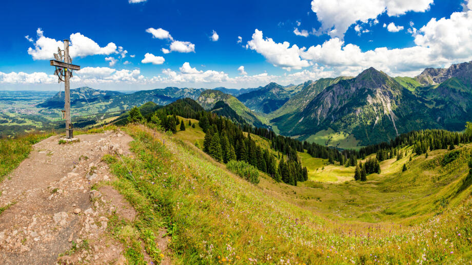 deutschland-allgaeu-sommer-sonne-shutterstock_1254944635.jpg