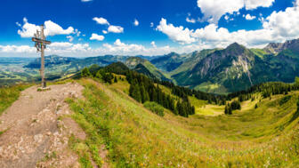 deutschland-allgaeu-sommer-sonne-shutterstock_1254944635.jpg