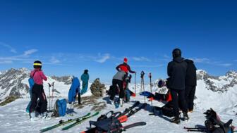 Skifahrer vor der Abfahrt