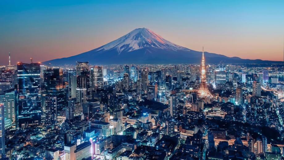 Tokyo City bei Sonnenuntergang mit dem Vulkan Fuji