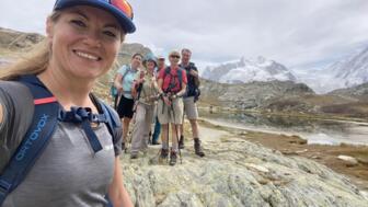 Gruppe am Riffelsee, im Hintergrund Monte Rosa Massiv