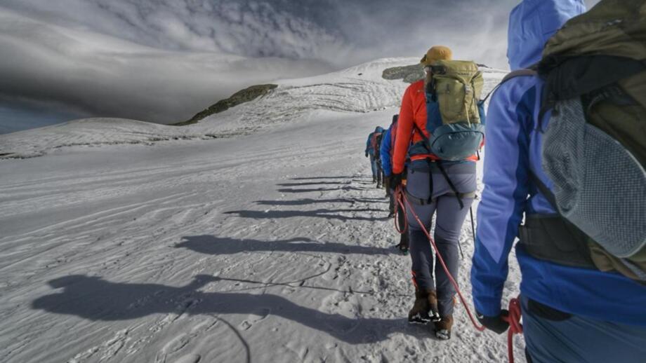 Seilschaft am Gletscher,Gruppe im Aufstieg zum Breithorn