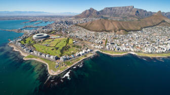 Luftbild auf den Tafelberg und die Bucht von Kapstadt