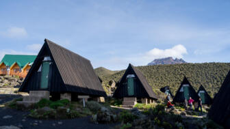 afrika-tansania-kilimandscharo-panorama-landschaft-natur-marangu-huette-1598773720.jpg