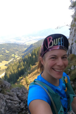 Bergwanderführerin Sandra Holte mit bunter Cap