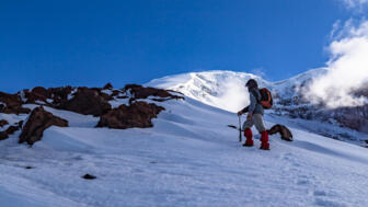 Bergsteigender im Aufstieg zum Gipfel des Chimborazo