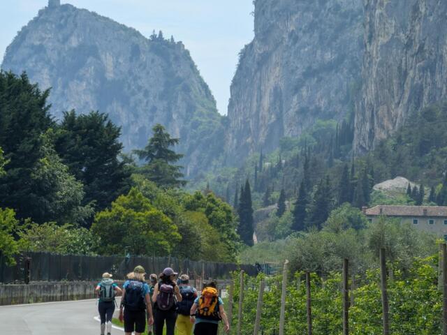 Wandergruppe auf dem Weg nach Arco