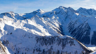 oesterreich-tirol-tuxer-alpen-panorama-olperer-winter-schnee-shutterstock-1619664211.jpg