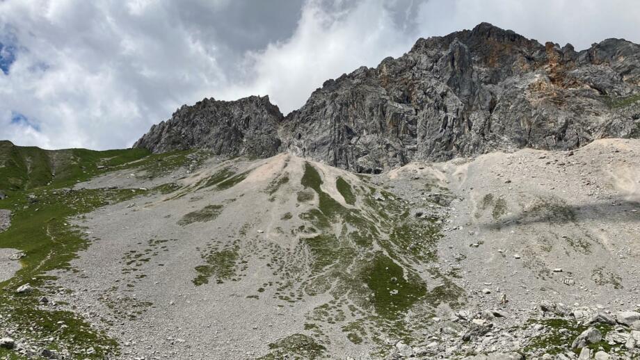 olympiaregion-seefeeld-wandern-leutasch-wettersteinhuette-scharnitzjoch-karwendelgebirge (4).jpg