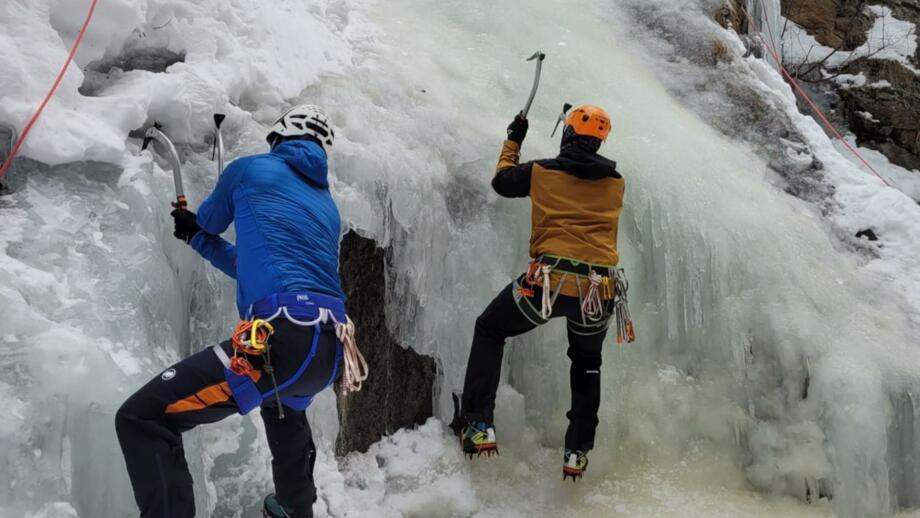 oesterreich-pitztal-eisklettern-pitztalschlucht-winter-peer alexander-9ekepiz (31).jpg