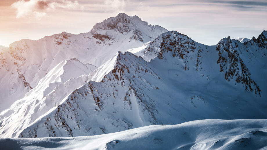 oesterreich-silvretta-ischgl-samnaun-schnee-winterpanorama-shutterstock-1253637136.jpg