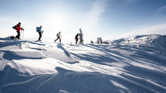 skitouren-gruppe-shutterstock_1927130876.jpg