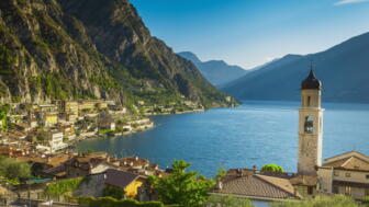 shutterstock-260716625-italien-gardasee-see-berge-natur-sommer.jpg