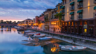 shutterstock-324373133-italien-gardasee-peschiera-see-berge-natur-sommer-abend-stimmung.jpg