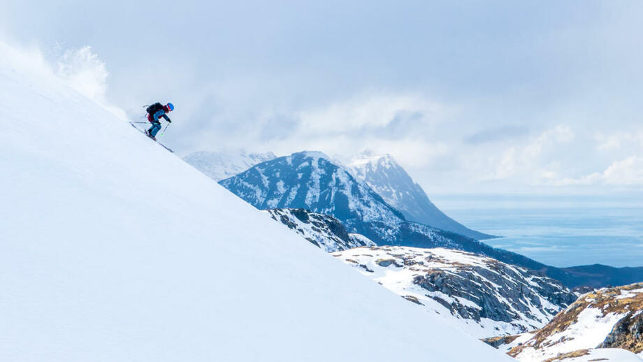 Norwegen_NOLOs_Ski touring in Lofoten-Pete Oswald_VisitNorway_Copyright.jpg