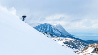 Norwegen_NOLOs_Ski touring in Lofoten-Pete Oswald_VisitNorway_Copyright.jpg