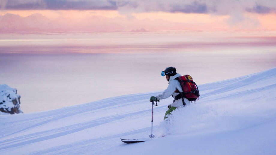 Norwegen_NOLOS_Skiing in Lofoten Småtindan-Kristin Folsland Olsen – Visit Norway_Copyright.jpg