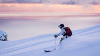 Norwegen_NOLOS_Skiing in Lofoten Småtindan-Kristin Folsland Olsen – Visit Norway_Copyright.jpg