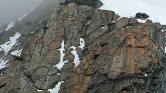 Schweiz_Wallis_Aletsch_Hollandia_Hütte_shutterstock_1238572006.jpg