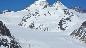 Schweiz_Wallis_Aletsch_Mönch_9GTALE_shutterstock_1419026435.jpg