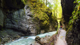 Deutschland_Zugspitze_Reintal_partnachklamm_shutterstock_752491678.jpg