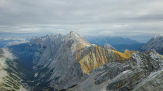 Deutschland_Zugspitze_Reintal_shutterstock_1273671682.jpg
