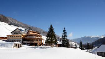 K1600_Almis-Berghotel Winter, Wipptal, Tirol.JPG