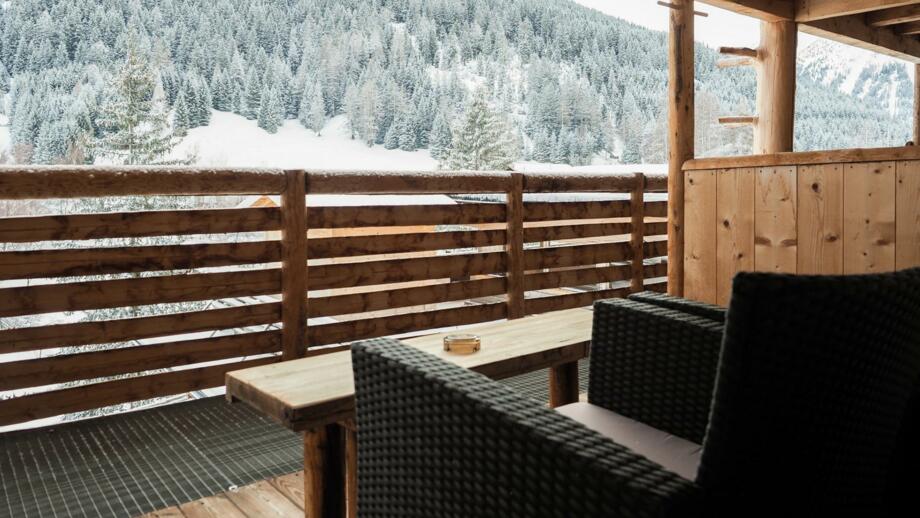 Balkonterrasse Adlerhorstzimmer Almis Berghotel 1800.JPG