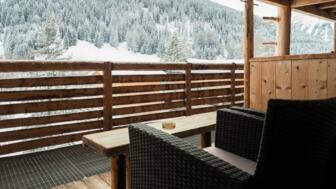Balkonterrasse Adlerhorstzimmer Almis Berghotel 1800.JPG
