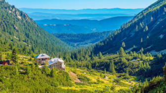 bulgarien-rilagebirge-malyovitsa-huette-shutterstock_2025294857.jpg