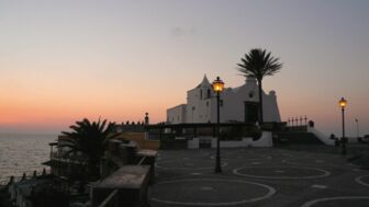 Die Kirche Chiesa del Soccorso bei Sonnenuntergang