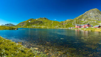 Norwegen-Jotunheimen-Nationalpark-Bygdinsee-shutterstock_1824888875.jpg