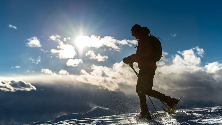 Österreich_Stubaier_Kalkkögel_Schneeschuh_Schneeschuhwanderer_shutterstock_387793411.jpg