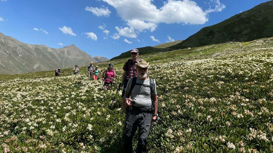 Türkei_Schwarzmeerregion_Kackarmassiv_Gruppe_Blumenwiese_KemalCeven.jpg