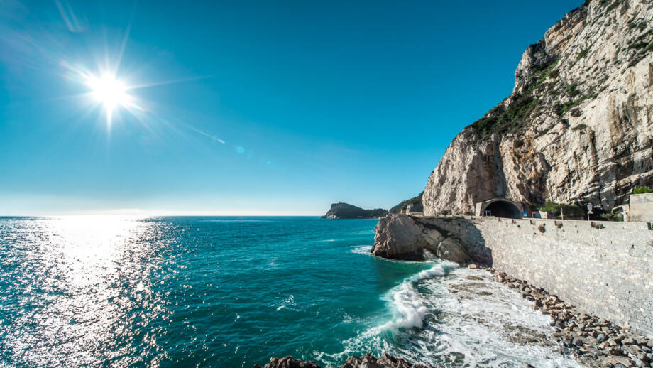 italien-finale-ligure-kueste-shutterstock-133704158.jpg