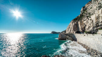 italien-finale-ligure-kueste-shutterstock-133704158.jpg