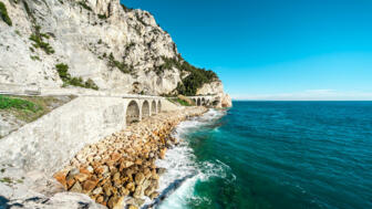 italien-finale-ligure-kueste-shutterstock-123464179.jpg