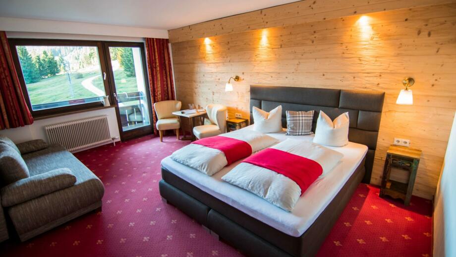 Österreich-TannheimerTal-TWTAN-HotelBerghof-Rot FlühZimmer.jpg