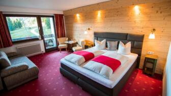 Österreich-TannheimerTal-TWTAN-HotelBerghof-Rot FlühZimmer.jpg