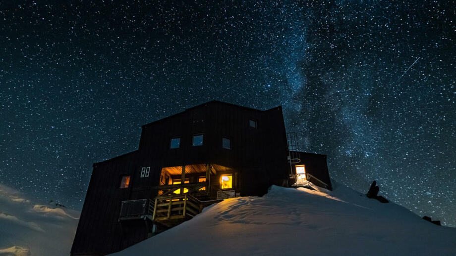 Frankreich_Cosmique_Nacht_Sternenhimmel_shutterstock_668782279.jpg