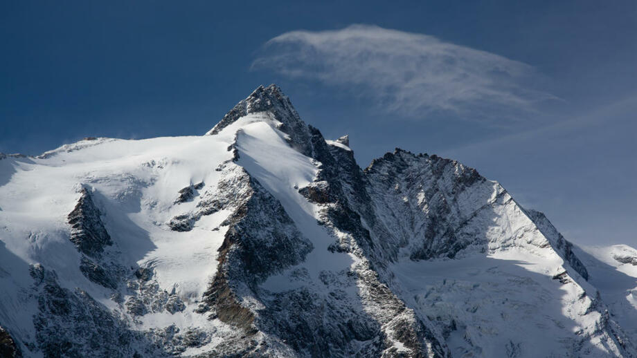 Österreich_HoheTauern_Grossglockner_Gipfel_shutterstock_1735353416.jpg