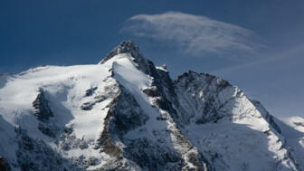 Österreich_HoheTauern_Grossglockner_Gipfel_shutterstock_1735353416.jpg