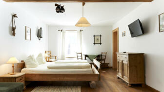 SESHDOEL- Zimmer auf da Alm.jpg