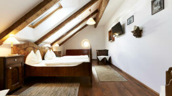 SESHDOEL- Zimmer Knappenloch.jpg