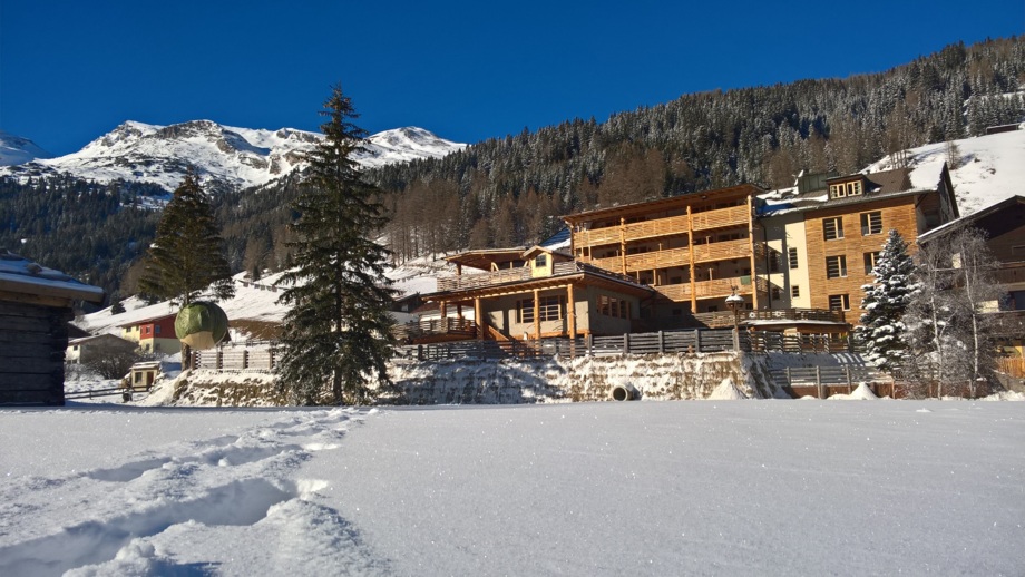 Almis-Berghotel-Winter.jpg