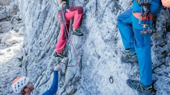 Kletterübungen am Fels