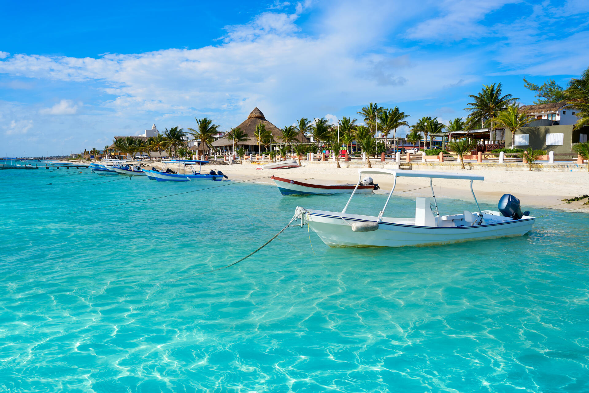 amerika-mexiko-mewan-puerto-morelos-strand-an-der-riviera-maya-im-mexikanischen-maya-shutterstock_740975263.jpg